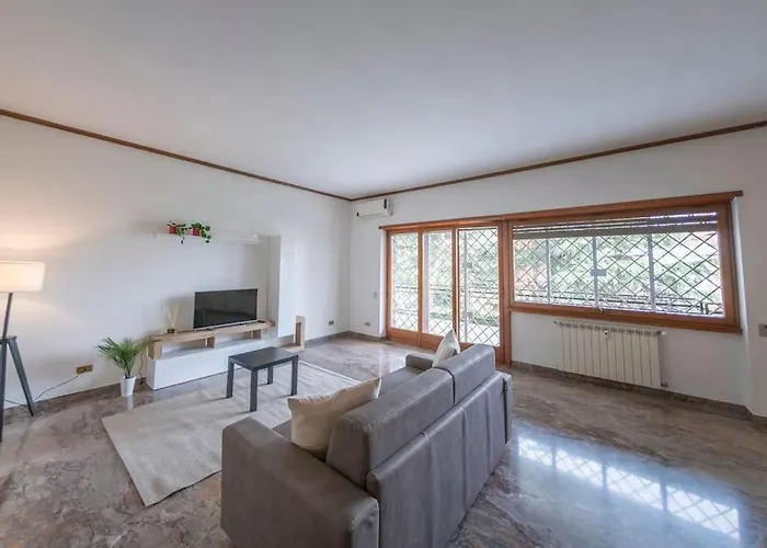 Large Family Near Vatican 180 Sqm Sleeps 8 *