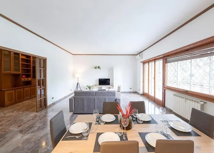 Large Family Near Vatican 180 Sqm Sleeps 8 רומא