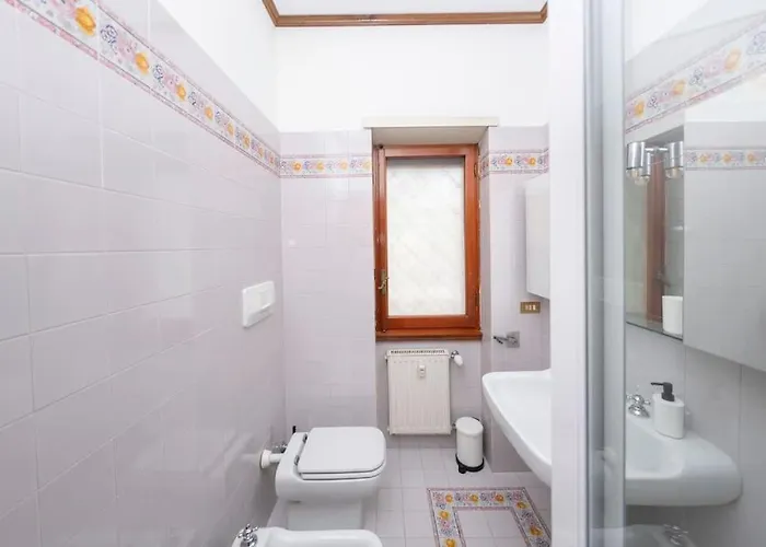 Large Family Near Vatican 180 Sqm Sleeps 8 רומא