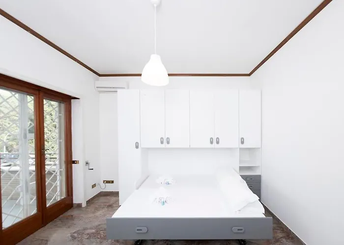 Large Family Near Vatican 180 Sqm Sleeps 8 דירה רומא