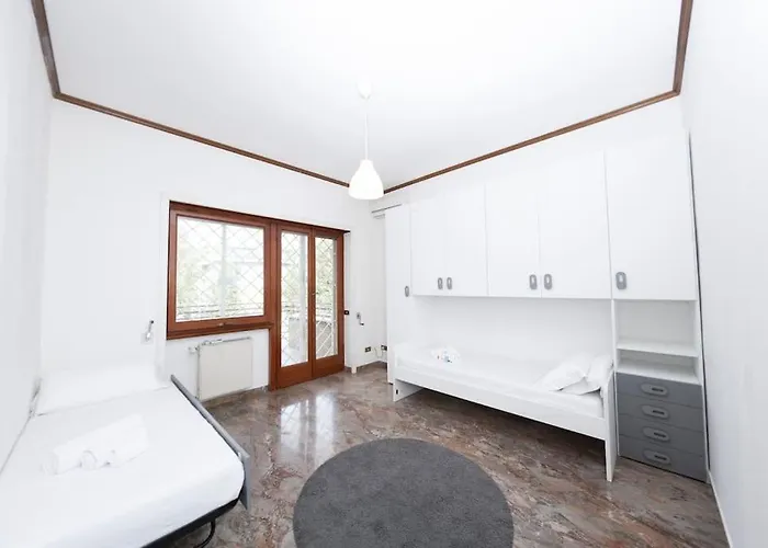 Large Family Near Vatican 180 Sqm Sleeps 8 *