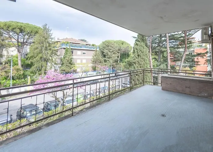 Large Family Near Vatican 180 Sqm Sleeps 8 רומא