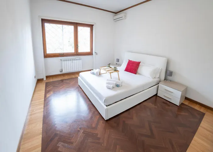 Large Family Near Vatican 180 Sqm Sleeps 8 *